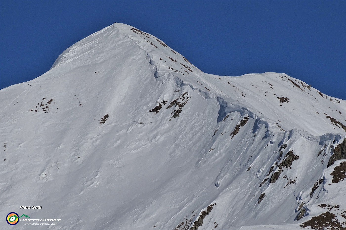 63 Zoom sulla cima del Fioraro (2431 m).JPG